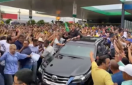 “Mito”: Bolsonaro é recebido por multidão em Nova Odessa, SP (veja o vídeo)
