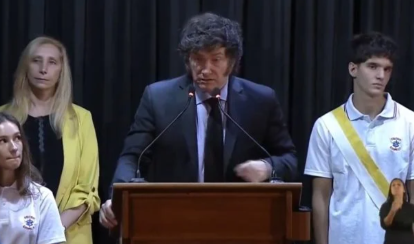 Milei chama aborto de ‘assassinato’ em reunião de estudantes