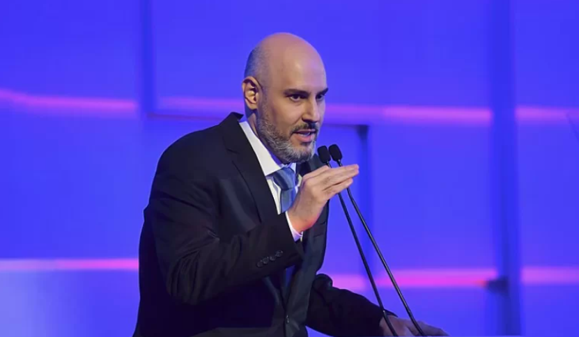 Fundador da CNN Brasil fecha acordo com rede nos EUA e prepara novo canal