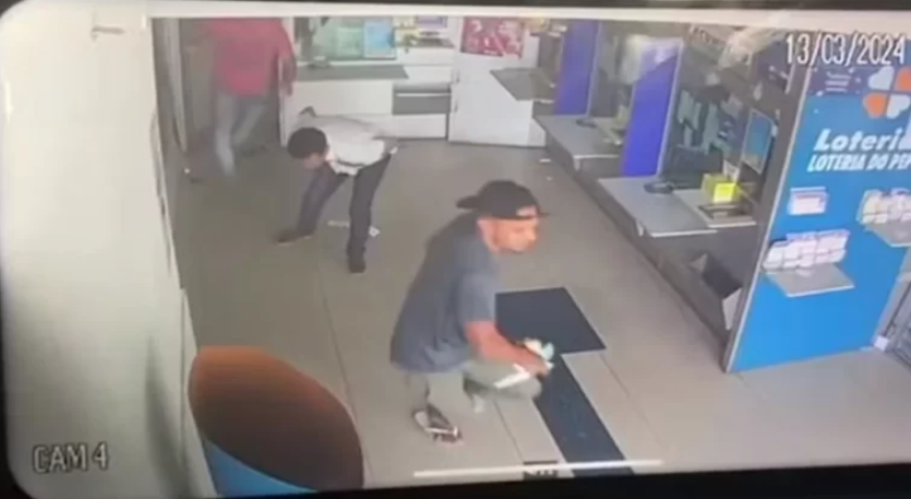 Dono de casa lotérica é morto na frente do filho durante assalto (veja o vídeo)
