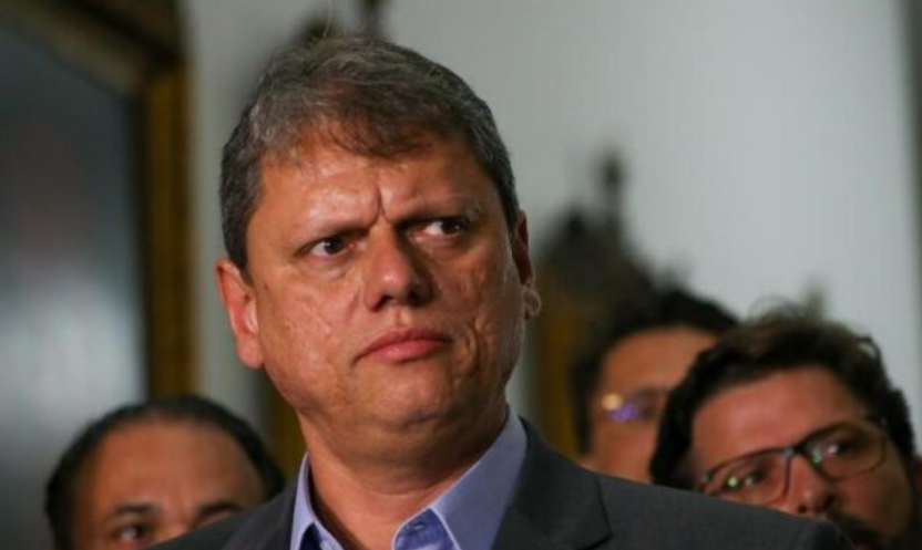 Denunciado à ONU, Tarcísio rebate ataque: “Não tô nem aí” (veja o vídeo)