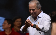 Em festa de aniversário de Zé Dirceu, a nova namorada, uma juíza eleitoral, aparece discretamente
