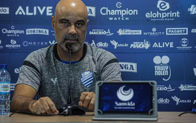 Cristian de Souza fala sobre o desafio de ser o 3º técnico do CSA no ano: 
