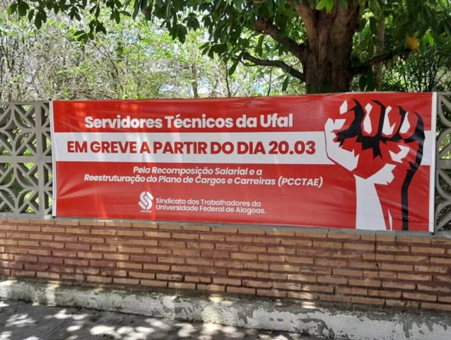 Técnicos da UFAL entram em greve para cobrar reajuste salarial