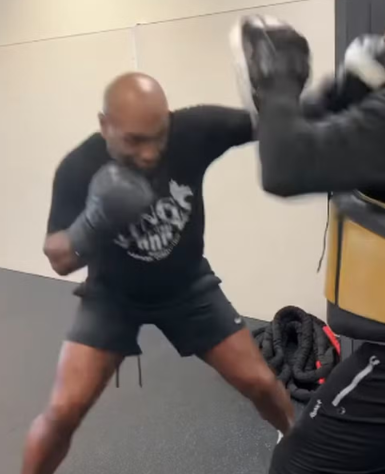 Mike Tyson mostra primeiro treino para luta contra Jake Paul no boxe