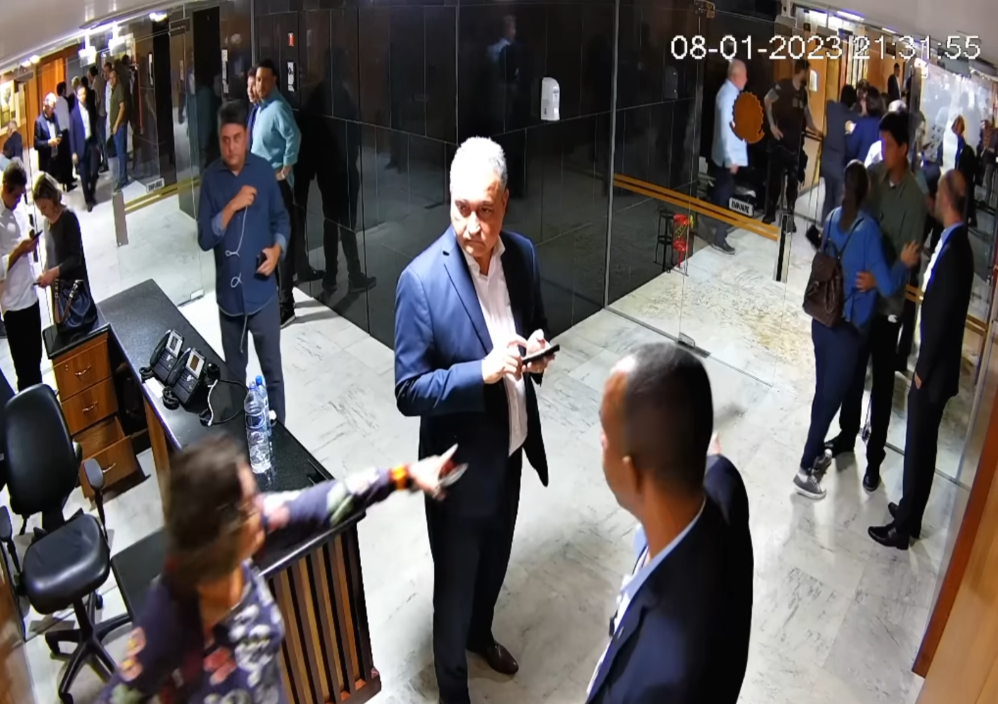 IMAGENS INÉDITAS: Lula, ministros e integrantes do PT no dia 08/01