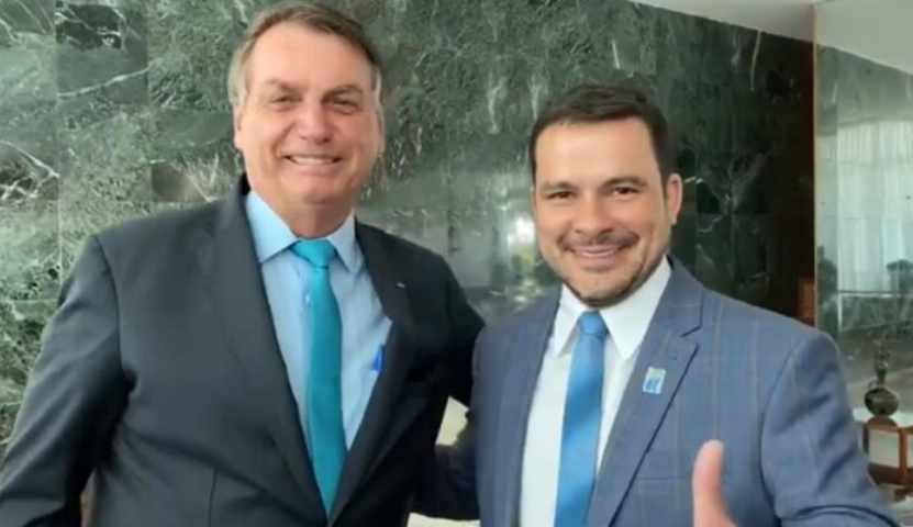 Bolsonaro anuncia Capitão Alberto para prefeito de Manaus (veja o vídeo)