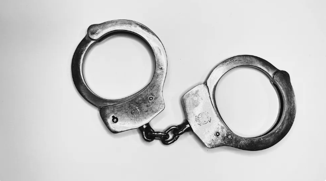 Homem é preso em AL por filmar sexo com adolescentes e postar nas redes sociais