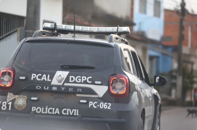 Homem é preso por matar idoso com cabo de foice por causa de R$ 5 após bebedeira no interior de AL