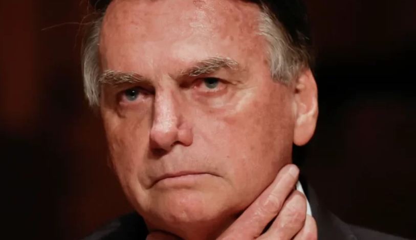 Alexandre de Moraes nega devolução de passaporte de Jair Bolsonaro