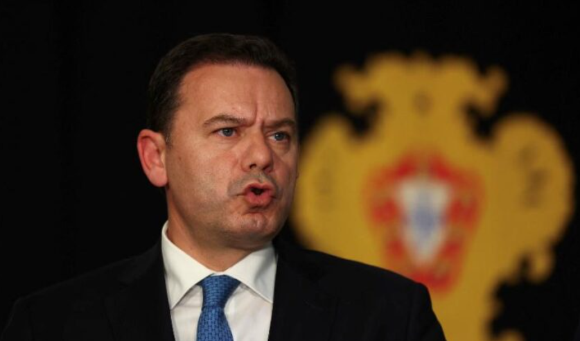 Novo primeiro-ministro de Portugal anuncia ministros