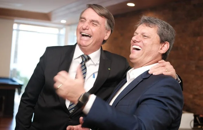 Bolsonaro formaliza convite para Tarcísio filiar-se ao PL