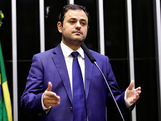 BRASIL: DEPUTADO DO PSOL ATACA LUIZ BRAGANÇA, QUE REAGE NA CÂMARA