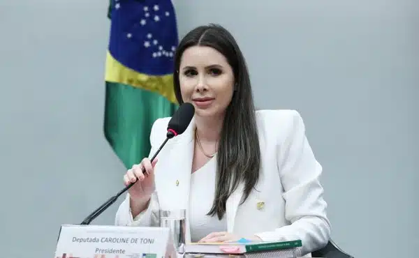 URGENTE: CCJ da Câmara aprova projeto que permite aos estados legislarem sobre porte de armas; entenda