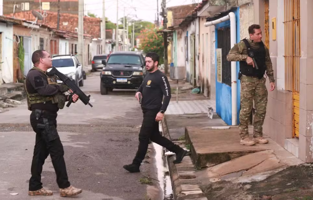 Operação policial prende suspeitos de homicídio, tráfico e roubos em Maceió