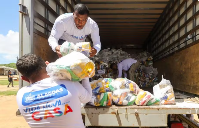 Alagoas Sem Fome entrega mais de 600 kg de alimentos para população carente