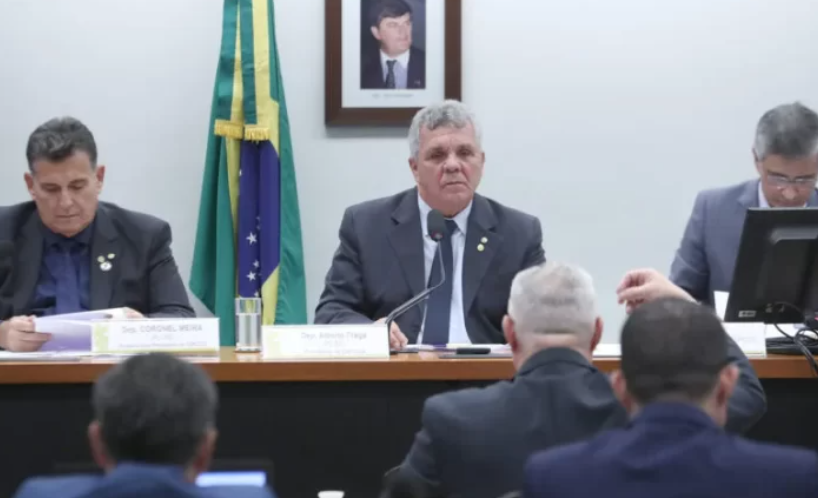 Comissão da Câmara aprova moção de louvor a Elon Musk (veja o vídeo)