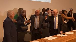 BRASIL: MORAES É VAIADO EM HOMENAGEM A TEMER