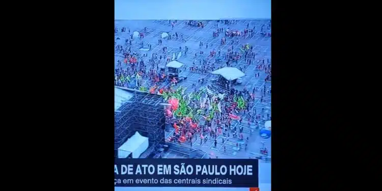 ‘Mais bandeiras que pessoas’: ato esvaziado de Lula pelo 1º de Maio chama atenção e bandeiras sindicais roubam a cena; VEJA VÍDEO