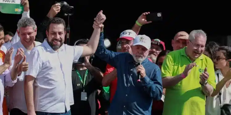 AGORA: Governo Lula apaga das redes transmissão de ato do 1º de maio após pedido de voto de Lula a Boulos