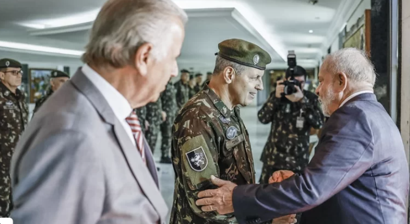 Um Exército que não suporta críticas demonstra postura de notória fraqueza institucional