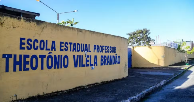 Pai de aluno saca arma de fogo dentro de escola em Maceió e faz ameaças durante JEAL