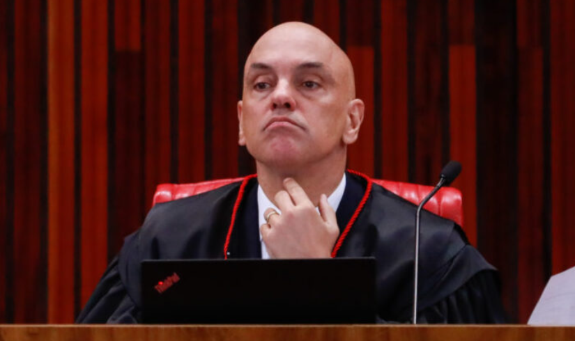 Moraes nega recurso e mantém Jair Bolsonaro inelegível