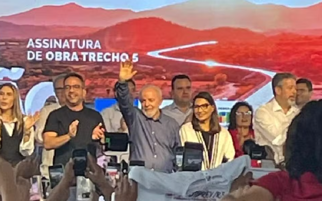 Presidente Lula assina ordem de serviço para construção de novo trecho do Canal do Sertão em AL