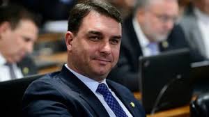 BRASIL: FLAVIO BOLSONARO FAZ CONVOCAÇÃO URGENTE AOS BRASILEIROS