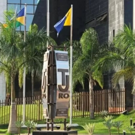 Tribunal de Rondônia pagou salários de mais de R$ 1 milhão a 46 juízes em fevereiro… - Veja mais em https://noticias.uol.com.br/ultimas-noticias/agencia-estado/2024/05/02/tribunal-de-rondonia-pagou-salarios-de-mais-de-r-1-milhao-a-46-juizes-em-fevereiro.htm?cmpid=copiaecola