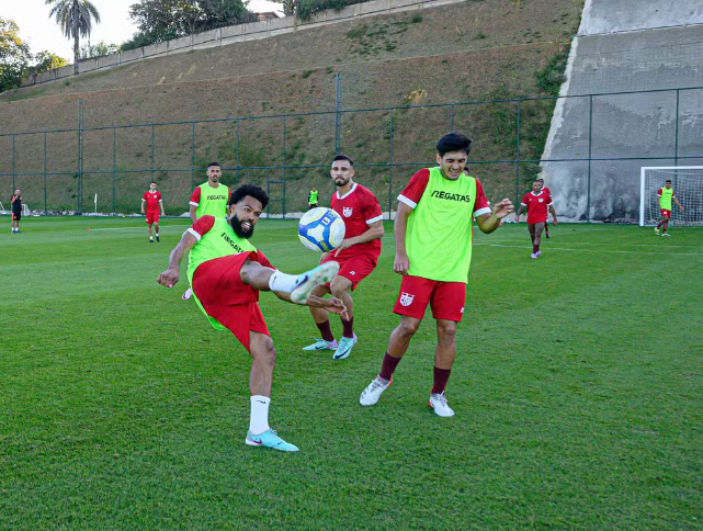 Escalação do CRB: Daniel mexe no ataque e na defesa contra o líder