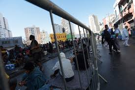 BRASIL: USUÁRIOS DE DROGA NA CRACOLÂNDIA SÃO CERCADOS E ISOLADOS