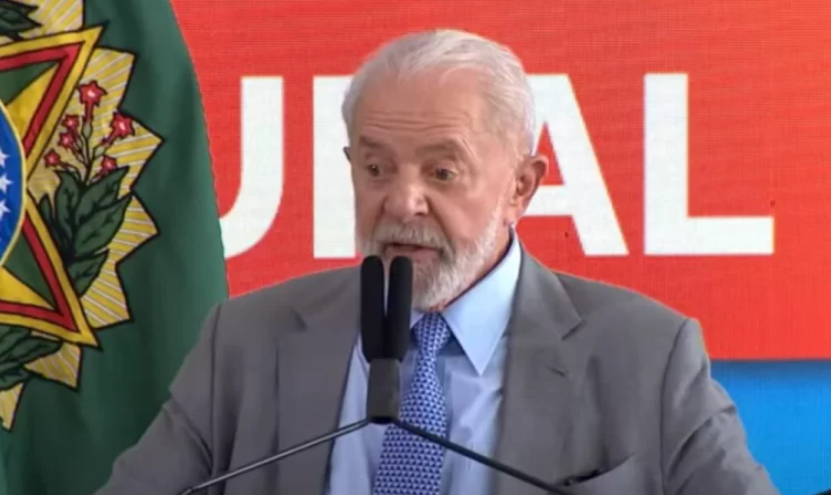 Sem Tarcísio e Nunes em evento, Lula se recusa a assinar contrato