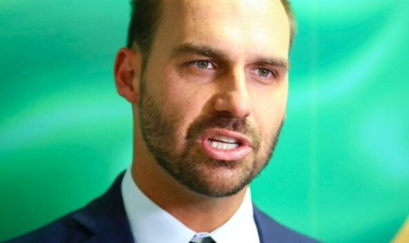 Eduardo Bolsonaro desabafa sobre a influência de seu pai no Congresso Brasileiro (veja o vídeo)