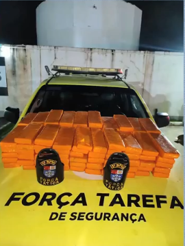 Polícia prende suspeito e apreende adolescente com mais de 90 kg de maconha dentro de carro em Maceió