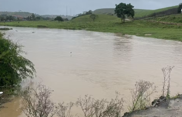 Após fortes chuvas, rios ultrapassam cota de atenção no interior de Alagoas