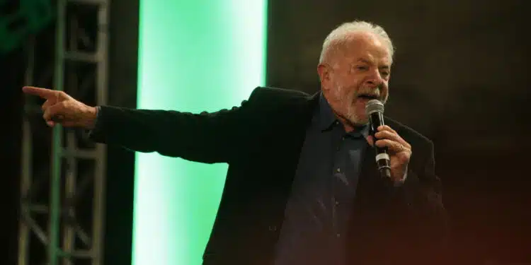 Lula diz que Venezuela não é ditadura e estimula ódio contra ricos: “são o problema do Brasil”