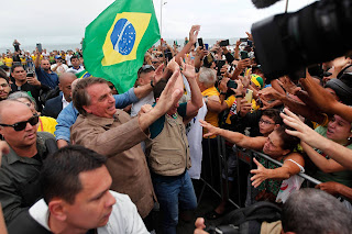BRASIL: BOLSONARO FAZ PRONUNCIAMENTO PARA MULTIDÃO EM MANAUS E DETONA LULA