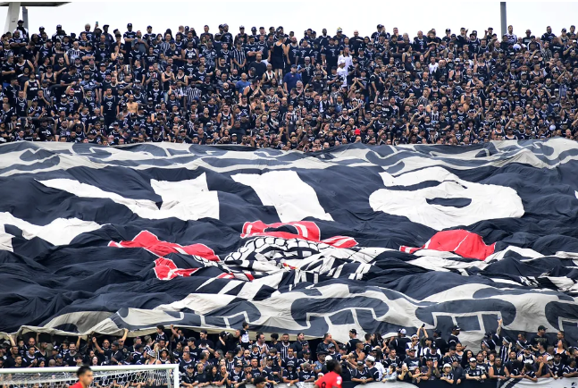 Corinthians bate recorde de público na Neo Química Arena em 2024 na estreia de Memphis Depay