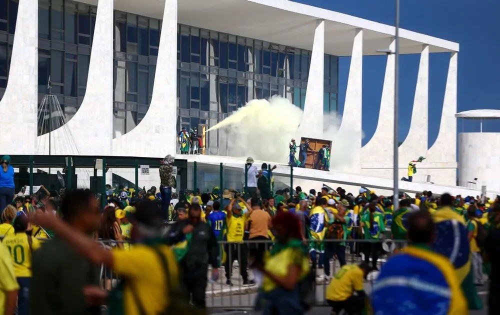 Justiça da Argentina emite mandados de prisão contra brasileiros foragidos do 8 de janeiro