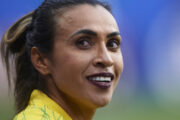 Marta fala que Copa no Brasil 'não é meta', mas se diz 'disposta a ajudar'