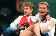 Bela Karolyi, treinador que revelou Nadia Comaneci, morre aos 82 anos nos EUA