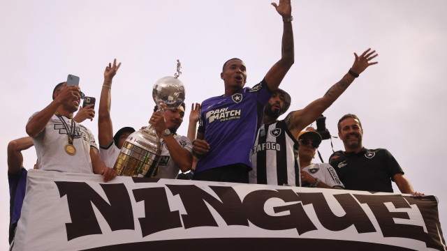 Botafogo chega mais perto do título, e Corinthians da Libertadores