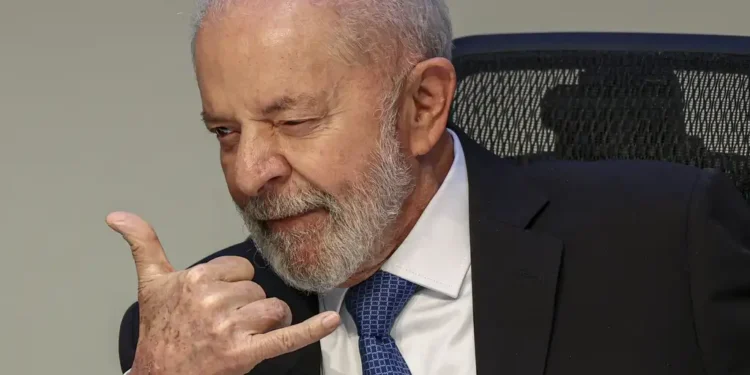 Lula aumenta gastos no cartão corporativo e mantém sigilo de 100 anos