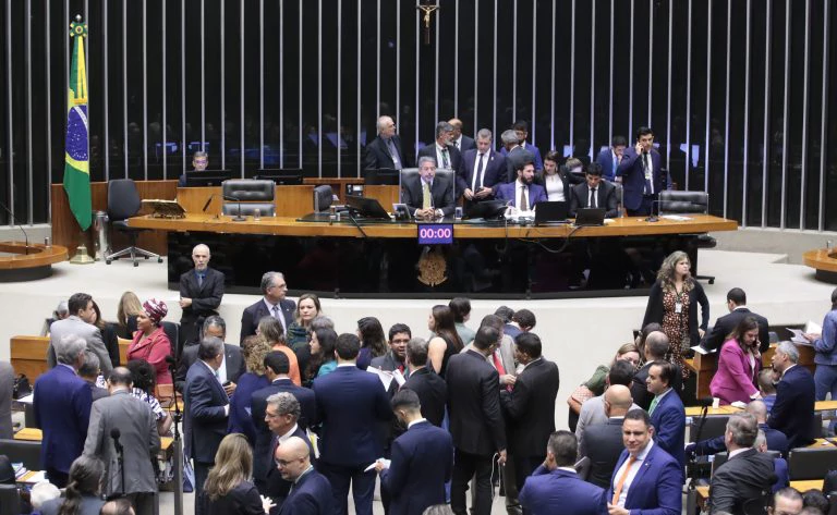 Câmara cogita aumentar n° de deputados para atender ao STF