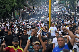 MUNDO: OPOSICIONISTA CONCLAMA PROTESTOS ÀS VÉSPERAS DA POSSE DE MADURO