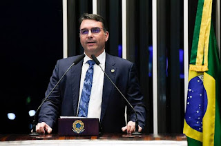 BRASIL: FLAVIO BOLSONARO EXPÕE ABSURDOS DO MONITORAMENTO DO PIX E FAZ GRAVE ALERTA