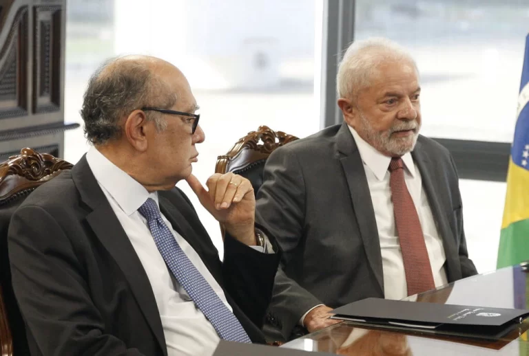 Ministro Gilmar Mendes tenta atenuar impopularidade de Lula