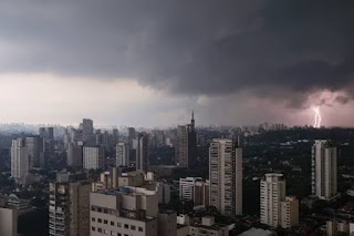 BRASIL: SP ENTRA EM ESTADO DE ATENÇÃO POR TEMPORAL E CALOR