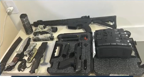 Megaoperação apreendeu armas exclusivas das Forças Armadas, drogas avaliadas em R$ 1 milhão e carros em Maceió